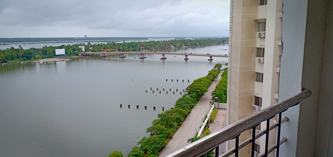 flats in marine drive ,kochi for sale
